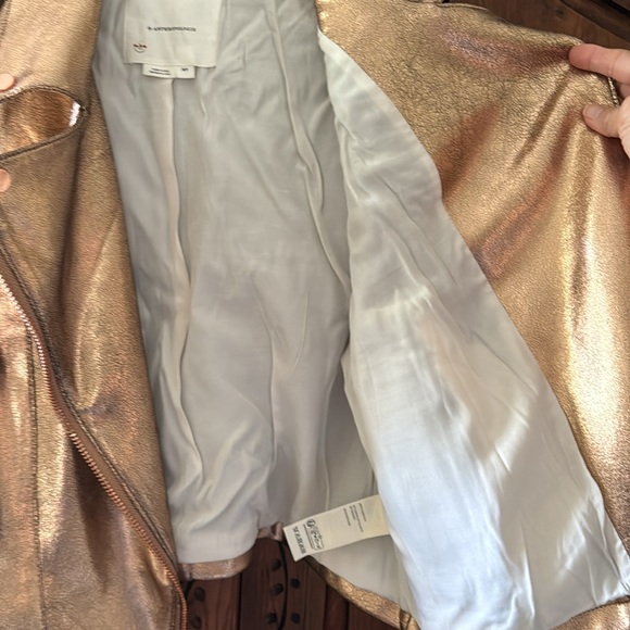 NWT ANTHROPOLOGIE ROSE GOLD METALLIC FAUX LEATHER SCUBA MOTO JACKET. SIZE MP. - Picture 10 of 17
